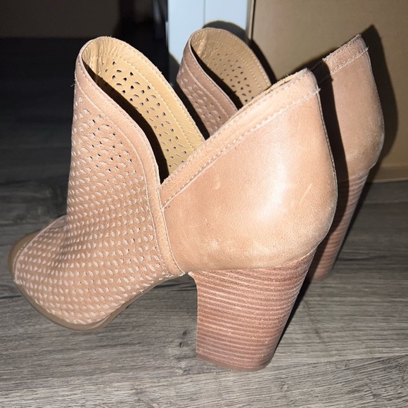 Lucky Brand Lively Cutout Peep Toe Tan Leather Block Heel Bootie Womens 11 - Picture 8 of 14